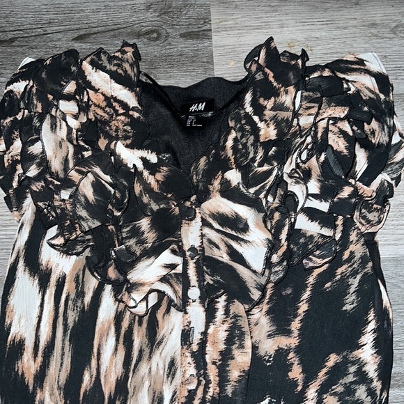 H&M RUFFLED CHEETAH PRINT ROMPER - Picture 4 of 5